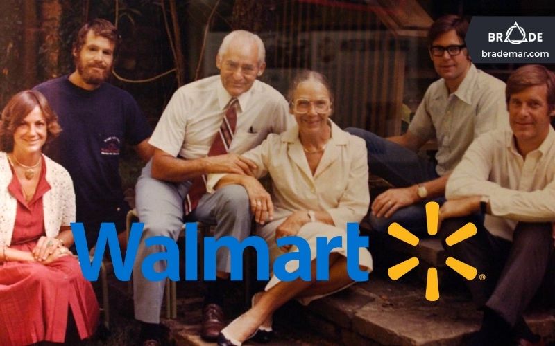 Gia đình Walton, một trong những gia đình giàu có nhất thế giới vẫn đang sở hữu Walmart