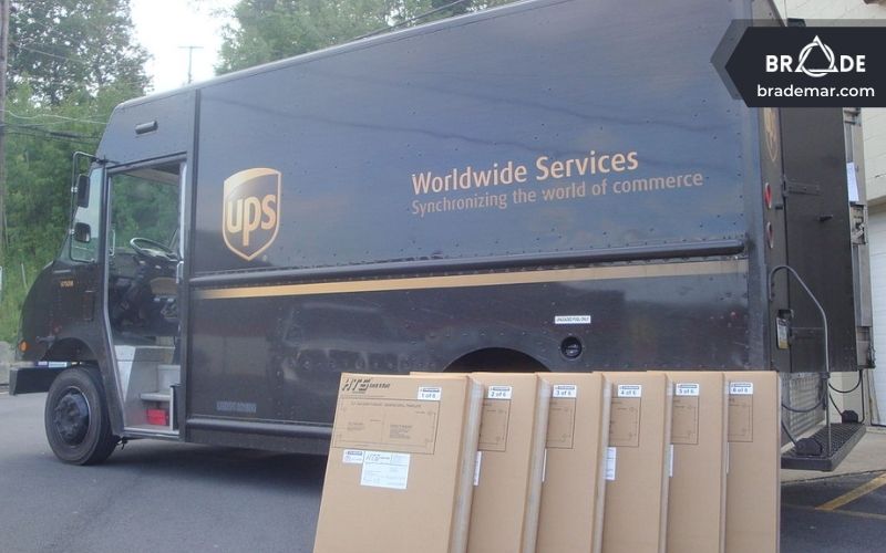 Một chiếc xe tải chuyển hàng của UPS năm 2013