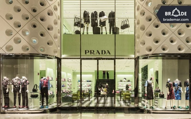 Năm 2018, doanh số bán hàng của Prada đã chuyển biến tích cực sau khi giảm kể từ năm 2014